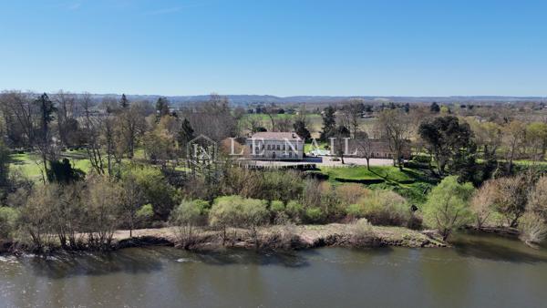 Elégant château du XVIIIe siècle avec vue sur la rivière La Dordogne