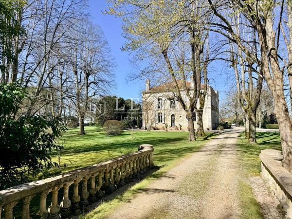Elégant château du XVIIIe siècle avec vue sur la rivière La Dordogne