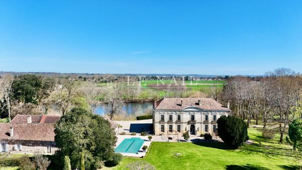 Elégant château du XVIIIe siècle avec vue sur la rivière La Dordogne