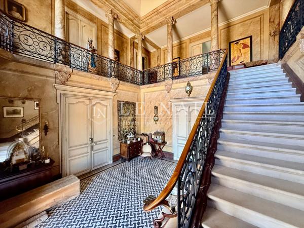 Elégant château du XVIIIe siècle avec vue sur la rivière La Dordogne