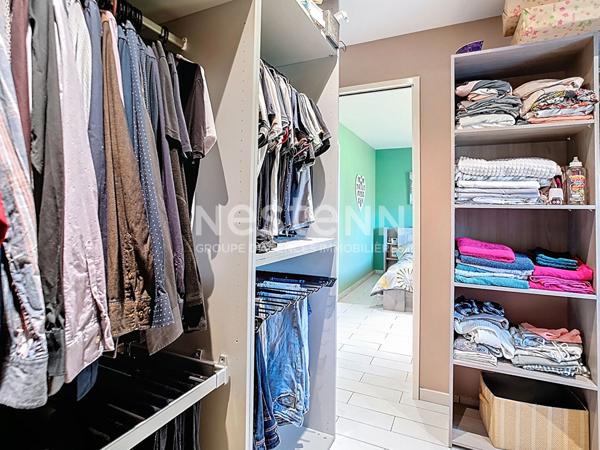 Maison avec vie de plain à vendre à Ussac 151 m² - 4 chambres - double garage - 1 sdb - 1 sde - 3 wc - 2 Terrasses