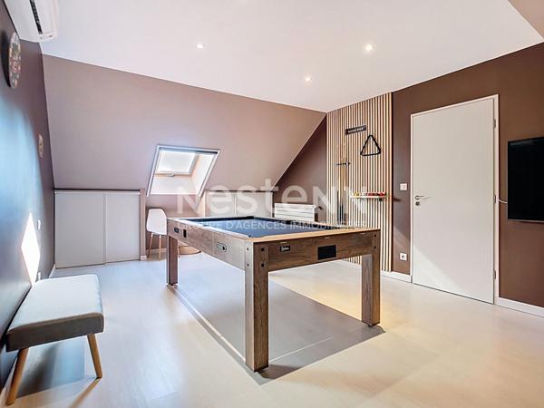 Maison avec vie de plain à vendre à Ussac 151 m² - 4 chambres - double garage - 1 sdb - 1 sde - 3 wc - 2 Terrasses