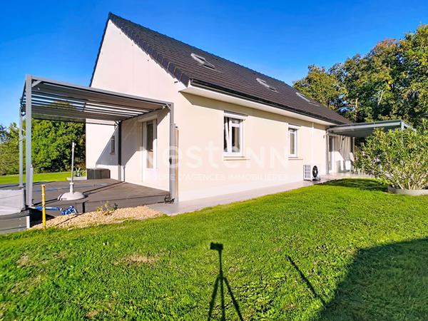 Maison avec vie de plain à vendre à Ussac 151 m² - 4 chambres - double garage - 1 sdb - 1 sde - 3 wc - 2 Terrasses