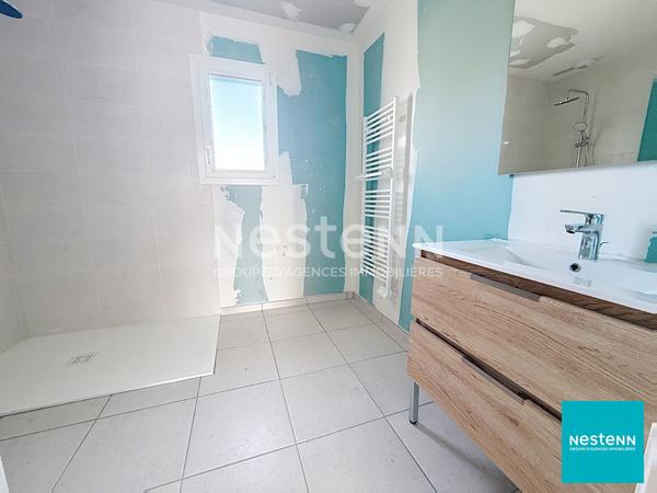 Proche du centre ville de Feurs maison neuve livrable fin avril , 3 chambres, 90,38 m2 habitables sur terrain de 669 m2 dans un lotissement récent et calme