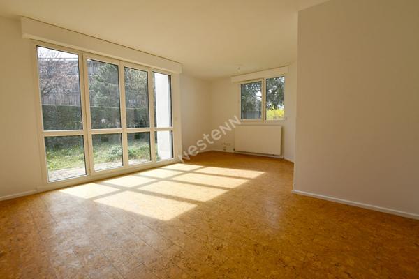 Appartement T2 Villeurbanne la Doua Croix Luizet, vendu loué,jardin, place de parking et cave, copropriété fermée.
