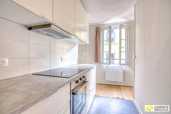 Versailles Notre-Dame Appartement 2 piéces 43 m² carrez situé au 1er étage avec cave €385 000 ** - Référence 27306
