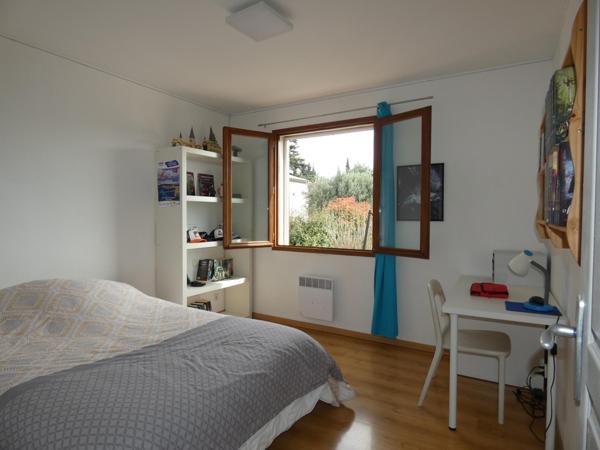 Villa plain pied 114m² 4 chambres sur terrain arboré de 1398m² avec piscine 9x5