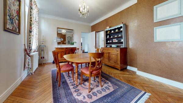 Cinq-Mars-la-Pile (37130) Demeure de caractère en pierre