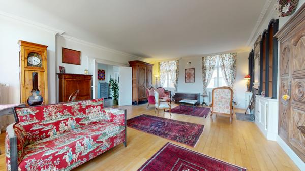 Cinq-Mars-la-Pile (37130) Demeure de caractère en pierre