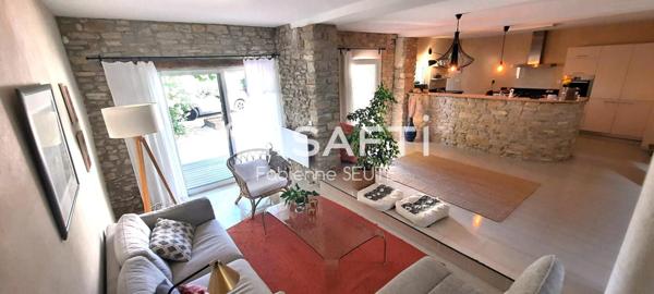 Mas en pierre, 7 pièces 180 m2, avec piscine