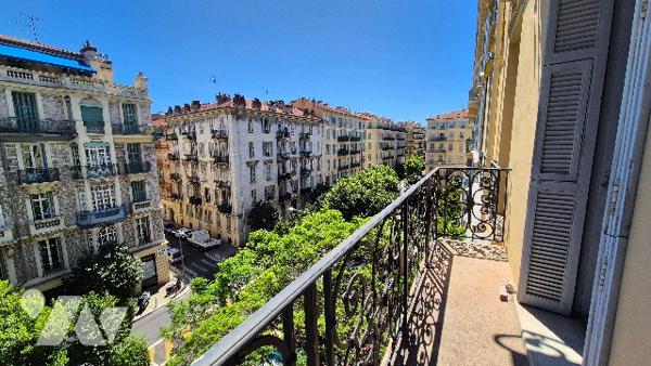 Carré d’Or. Plateau mixte professionnel / habitation de 205 m² dans un immeuble de caractère