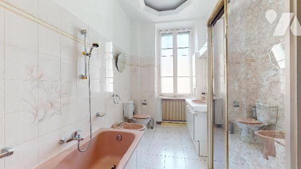 Carré d’Or. Plateau mixte professionnel / habitation de 205 m² dans un immeuble de caractère