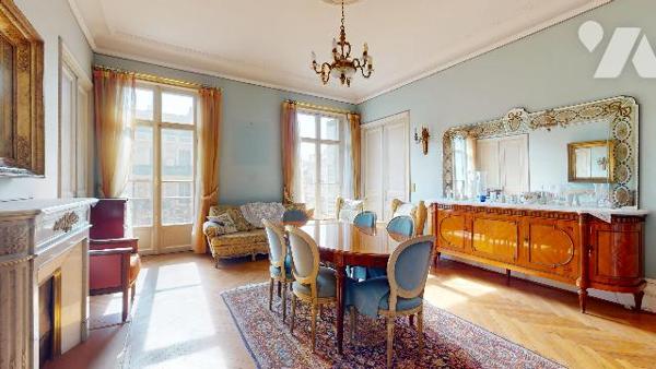 Carré d’Or. Plateau mixte professionnel / habitation de 205 m² dans un immeuble de caractère