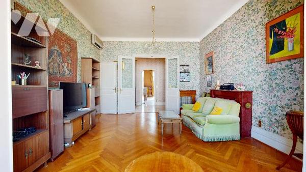 Carré d’Or. Plateau mixte professionnel / habitation de 205 m² dans un immeuble de caractère