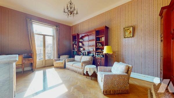 Carré d’Or. Plateau mixte professionnel / habitation de 205 m² dans un immeuble de caractère