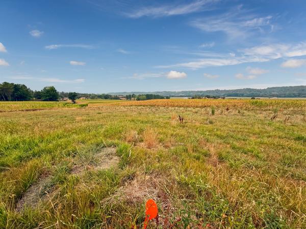 Dpt Gers (32), à vendre BERNEDE terrain constructible de 957 m² viabilisé et borné, au calme