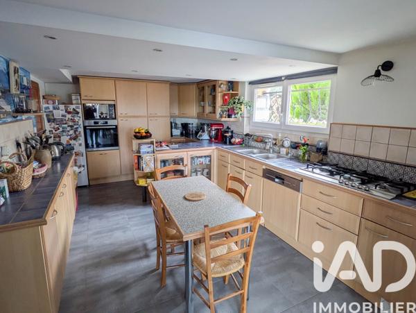 Maison à vendre 8 pièces 197 m² Saint-Thibault-des-Vignes