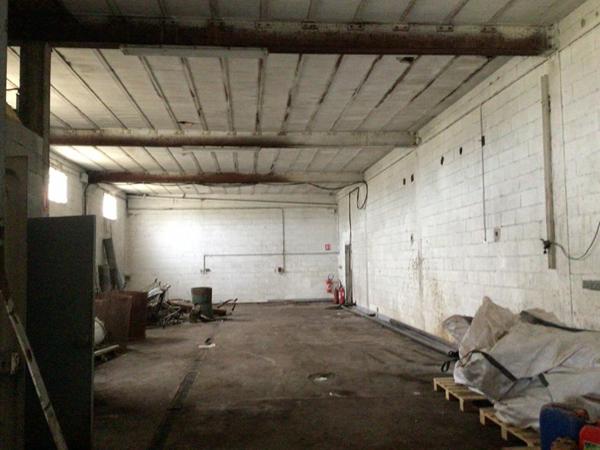 BASSAC -  Entrepôt / local industriel  400 m²