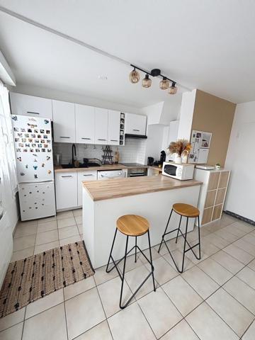 STUDIO PROCHE TOUTES COMMODITES, LUMINEUX ET FONCTIONNEL