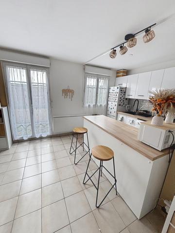 STUDIO PROCHE TOUTES COMMODITES, LUMINEUX ET FONCTIONNEL