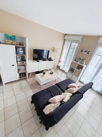STUDIO PROCHE TOUTES COMMODITES, LUMINEUX ET FONCTIONNEL