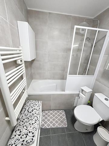 STUDIO PROCHE TOUTES COMMODITES, LUMINEUX ET FONCTIONNEL