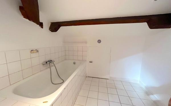 Appartement à louer    2 pièces • 35,30 m2 Marseille 12