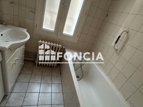 Location Appartement 3 pièces 72 m² - APPARTEMENT 11 Niort 79000