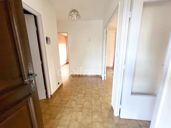 Vente Maison de plain-pied 4 pièces à MANOSQUE (04) - Jardin 740m2, garage, combles aménagés, proche commodités