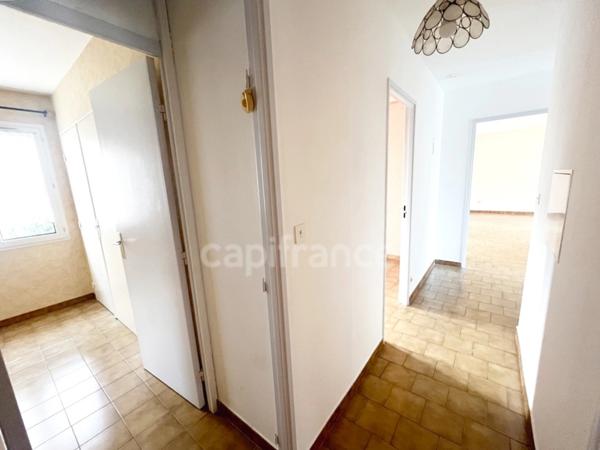 Vente Maison de plain-pied 4 pièces à MANOSQUE (04) - Jardin 740m2, garage, combles aménagés, proche commodités