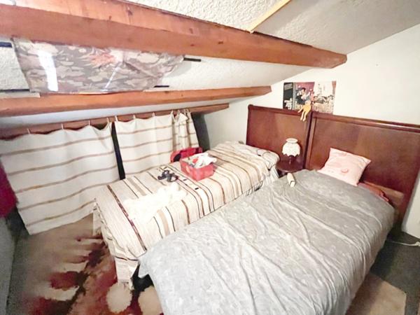 Vente Maison de plain-pied 4 pièces à MANOSQUE (04) - Jardin 740m2, garage, combles aménagés, proche commodités