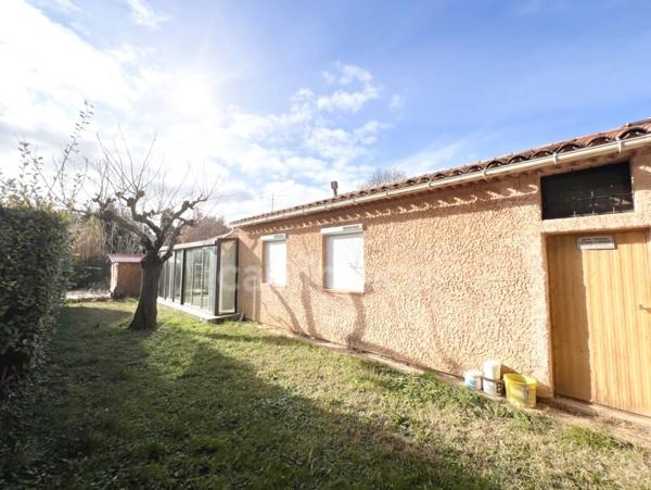 Vente Maison de plain-pied 4 pièces à MANOSQUE (04) - Jardin 740m2, garage, combles aménagés, proche commodités
