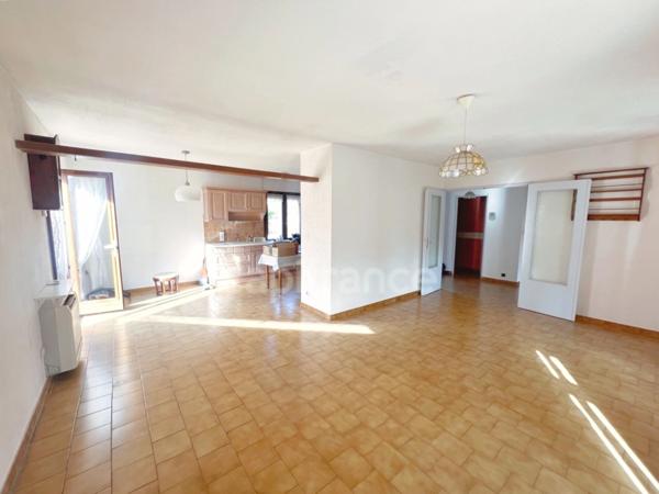 Vente Maison de plain-pied 4 pièces à MANOSQUE (04) - Jardin 740m2, garage, combles aménagés, proche commodités