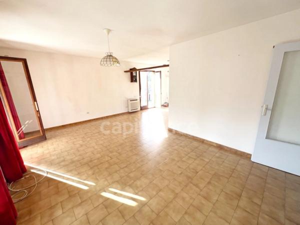 Vente Maison de plain-pied 4 pièces à MANOSQUE (04) - Jardin 740m2, garage, combles aménagés, proche commodités