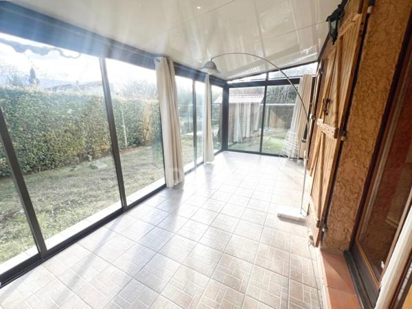 Vente Maison de plain-pied 4 pièces à MANOSQUE (04) - Jardin 740m2, garage, combles aménagés, proche commodités