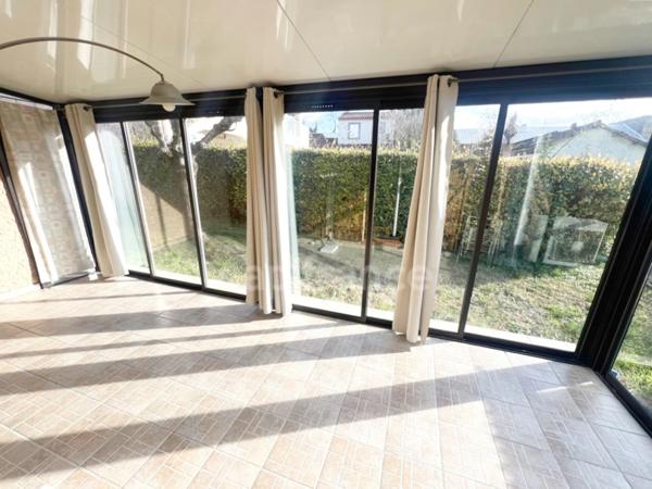 Vente Maison de plain-pied 4 pièces à MANOSQUE (04) - Jardin 740m2, garage, combles aménagés, proche commodités