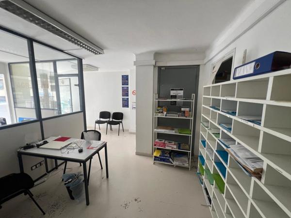BEAU LOCAL / BOUTIQUE OU BUREAU DE 62 M2 A LOUER - PLEIN CENTRE VILLE DE JUAN - SECTEUR WILSON