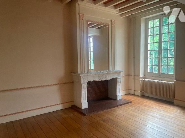 Maison de maitre  avec dépendance et jardin de Curé en face.