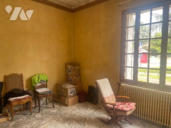 Maison de maitre  avec dépendance et jardin de Curé en face.