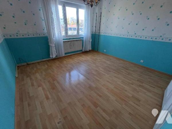 À VENDRE ? Appartement T5 de 101 m² à Nancy (54000)

Prix : 220 000  euros ? En exclusivité à...