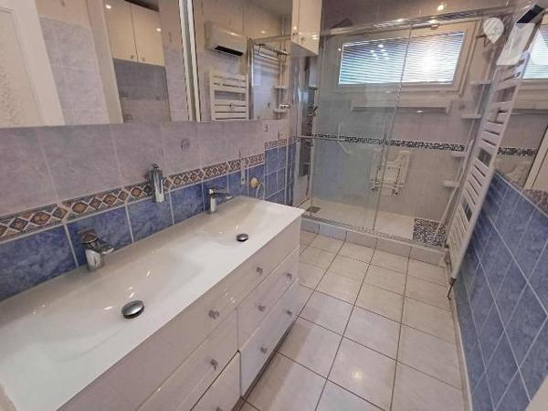 À VENDRE ? Appartement T5 de 101 m² à Nancy (54000)

Prix : 220 000  euros ? En exclusivité à...