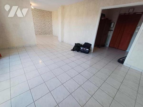 À VENDRE ? Appartement T5 de 101 m² à Nancy (54000)

Prix : 220 000  euros ? En exclusivité à...