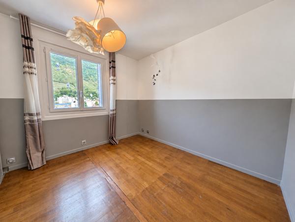 Appartement
         4 pièces
        - 76 m² Exclusivité 310 000 € *