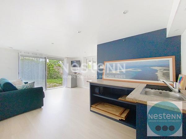 Superbe maison familiale de 200 m² à Seur avec 4 chambres, séjour lumineux, piscine, terrasse et grand jardin de 1 735 m². Proche écoles, commerces et transports.