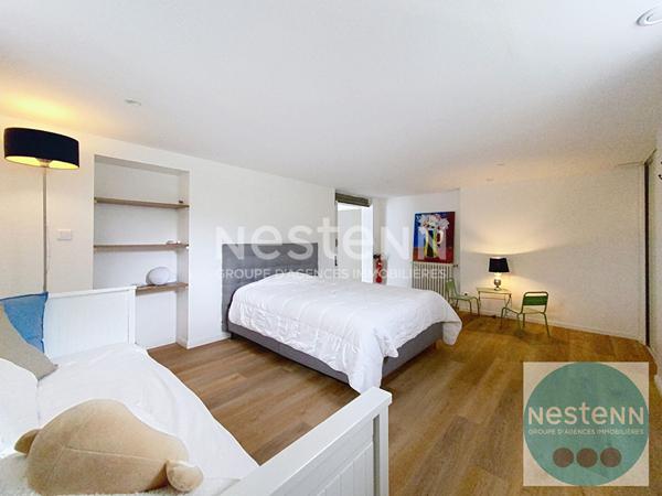 Superbe maison familiale de 200 m² à Seur avec 4 chambres, séjour lumineux, piscine, terrasse et grand jardin de 1 735 m². Proche écoles, commerces et transports.