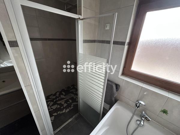 Maison
         5 pièces
        - 120 m² Exclusivité 215 000 € *