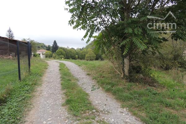 Route de Mercuer à 5 minutes d'Aubenas et Vals les bains.