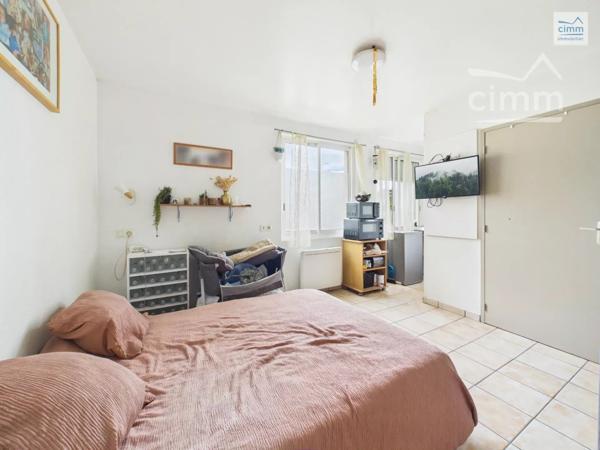 Cimm Immobilier Bréal-sous-Montfort vous présente à la vente ce studio loué et meublé de plus de 17m² au Rheu.
