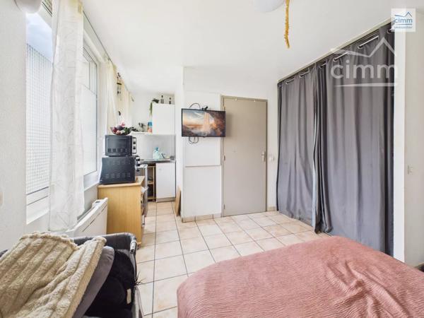 Cimm Immobilier Bréal-sous-Montfort vous présente à la vente ce studio loué et meublé de plus de 17m² au Rheu.