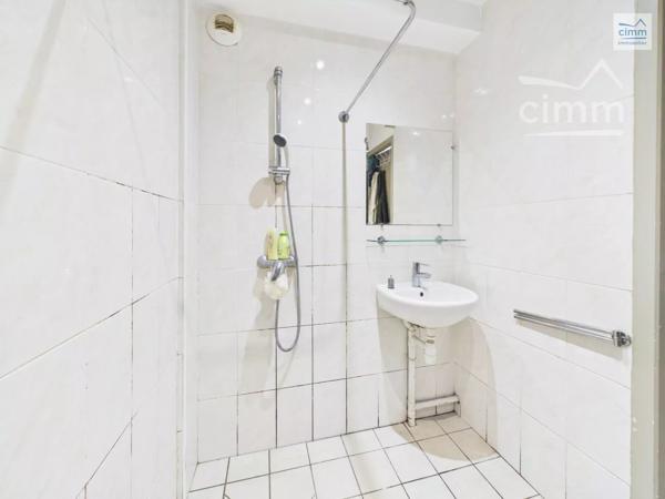 Cimm Immobilier Bréal-sous-Montfort vous présente à la vente ce studio loué et meublé de plus de 17m² au Rheu.